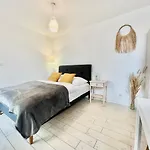 Munn 11 Apartment